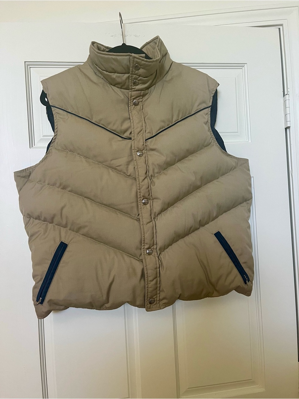 Vintage 70s/80s Woolrich Chevron Down Puffer Vest — Tan & Navy - Men’s Medium